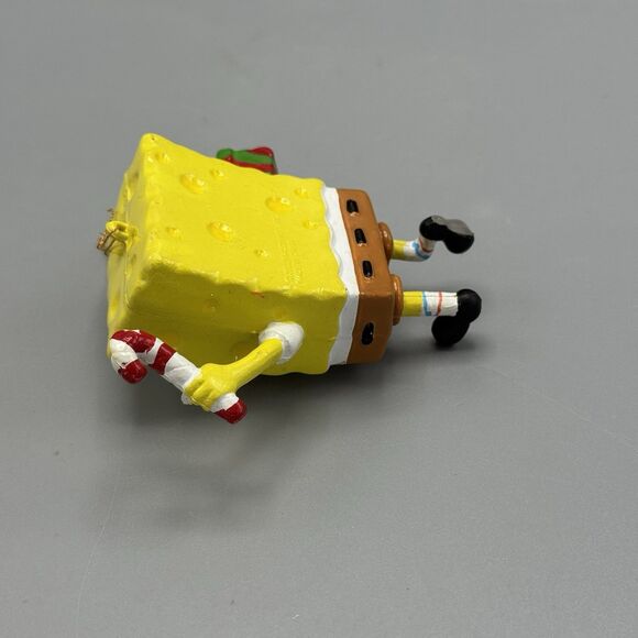 2002 SpongeBob Squarepants Christmas Ornament Viacom Holding Candy Cane and Gift - Picture 8 of 8